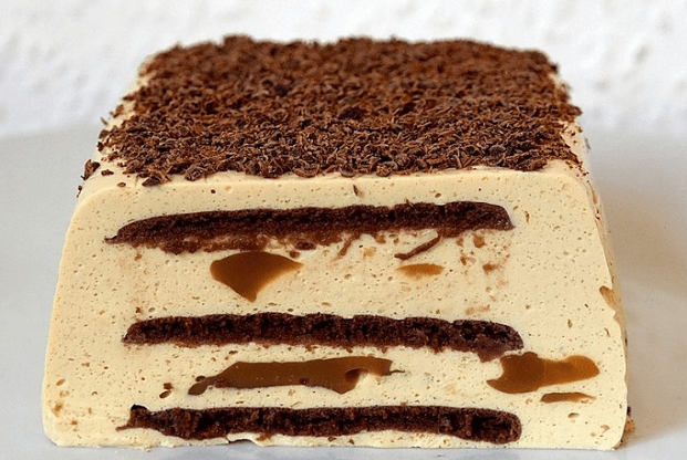Varškės ir kapučino desertas su kapučino želė