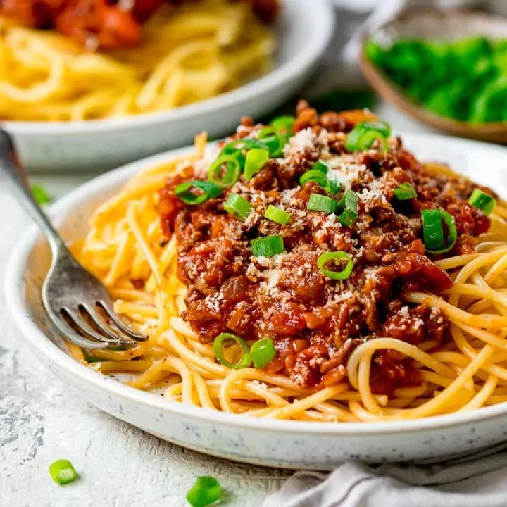 Spaghetti bolognese - spagečiai su bolonijos padažu iš faršo ir sūriu