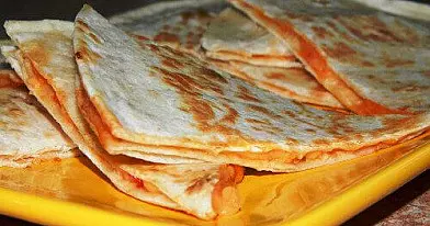 Tortilijų ir sūrio užkandis