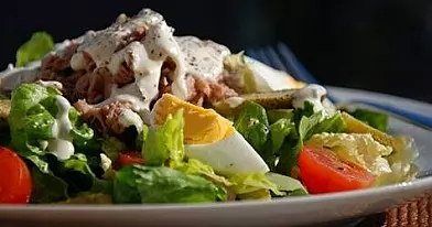 Sočios salotos su tunu