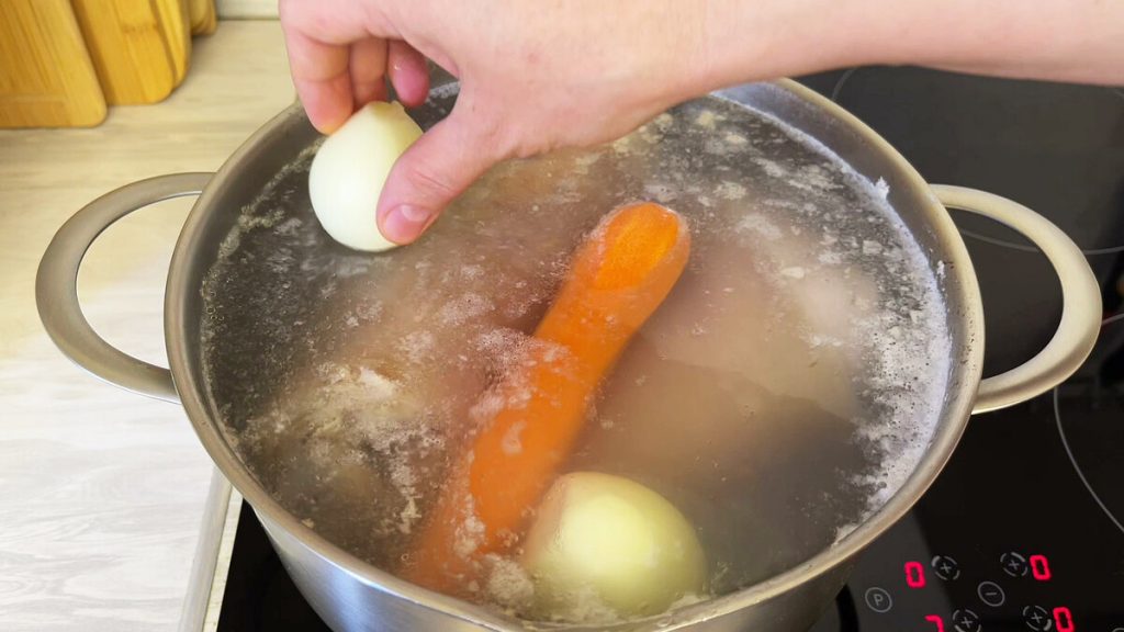 Nupirkau dvi karkas ir paruošiau užkandį, skanesnį už bet kokį kumpį ir dešrą. Patiko visai šeimai