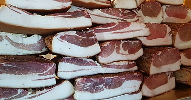 Kaimiški naminiai rūkyti lašiniai