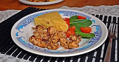 Vengriška vištiena su polenta