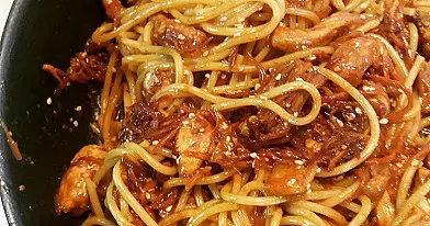 Kiniška vištiena su noodles vermišeliais