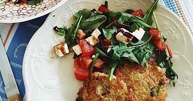 Vegetariški bolivinės balandos (quinoa - kynvos) kotletai su cukinija, žalumynais ir sūriu