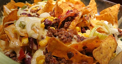 Užkepti nachos čipsai orkaitėje su faršu ir sūriu