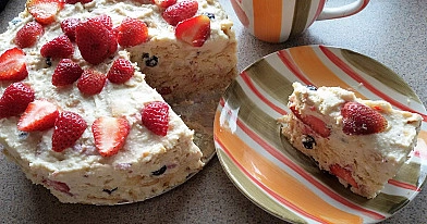 Nekeptas varškės ir sausainių tortas su kondensuotu pienu