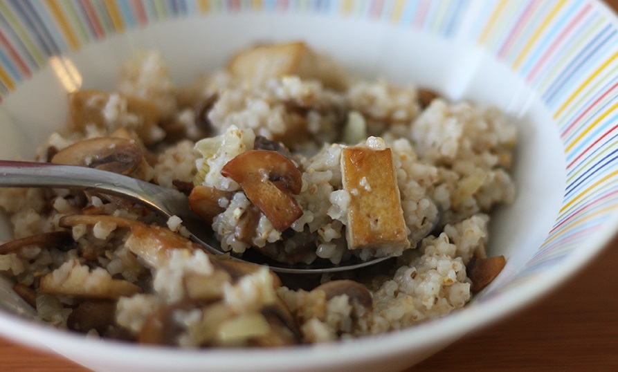 Miežių košė su grybais ir tofu (savaitgalio pusryčiams)