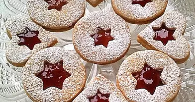 Sausainiai su uogiene ("Linzer Cookies")