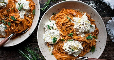 Pasta - Makaronai su burata ir pomidorų padažu