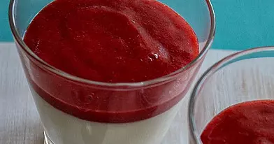 Panna cotta su medumi