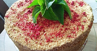 Medaus tortas su labai skaniu pertepimu pagal Loretą