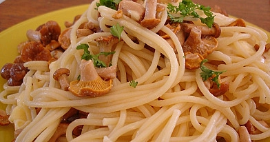 Spageti makaronai su voveraičių padažu