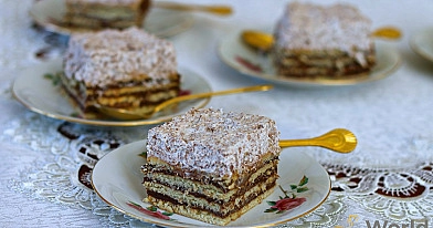 Nekeptas sausainių tortas su grietinėlės sluoksniu ir pertepimu