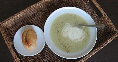 Trinta žiedinių kopūstų sriuba su bulvėmis ir svogunų