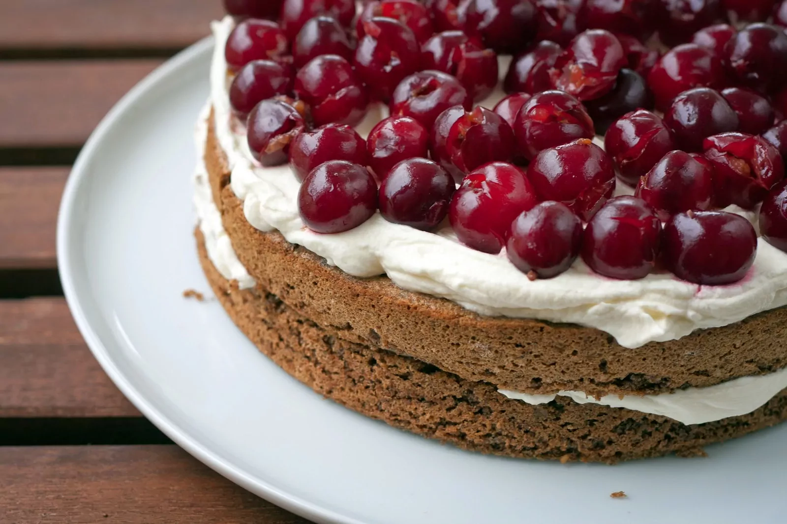 Graikiškų riešutų tortas su vyšniomis (be miltų)