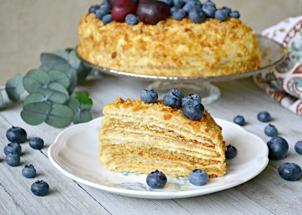 Skaniausias Tortas Medutis be papločių kočiojimo