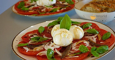 Pomidorai su burrata ir ančiuviais