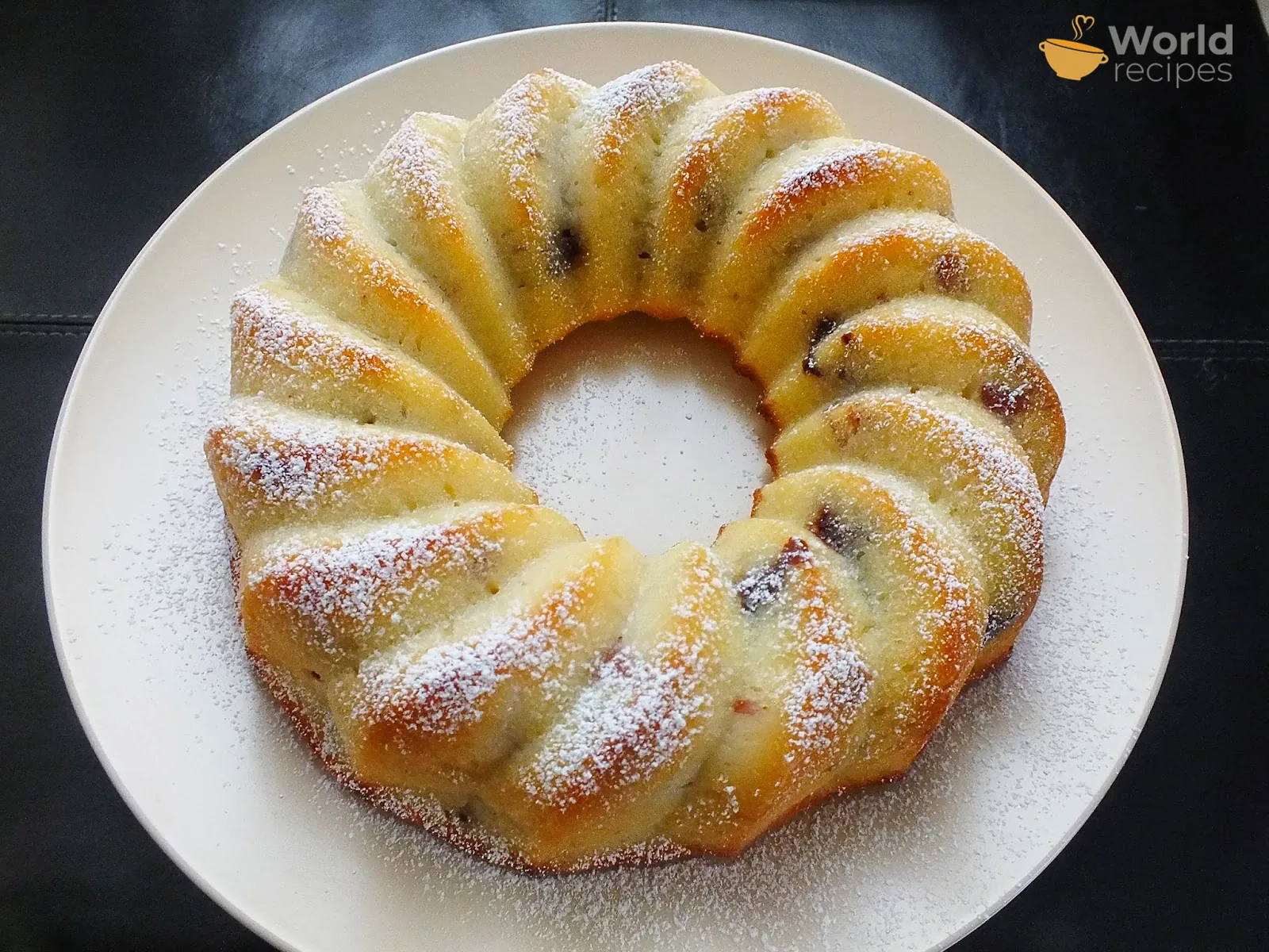 Bananinis keksas su šokolado gabaliukais ir riešutais