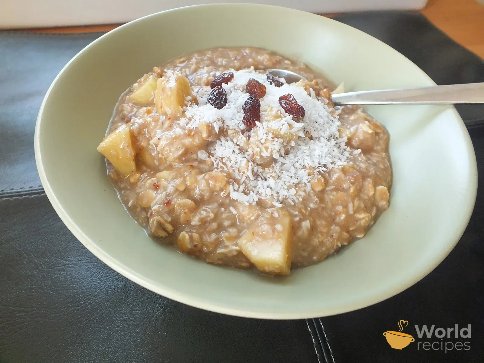 Veganiška, kokosinė bananinė pusryčių granola, be cukraus