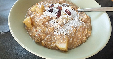 Veganiška, kokosinė bananinė pusryčių granola, be cukraus