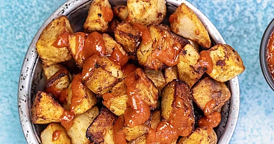 Patatas Bravas - Keptos bulvės ispaniškai su raudonu konservuotų pomidorų padažu