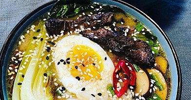 Japoniška Ramen sriuba su jautiena ir grybais