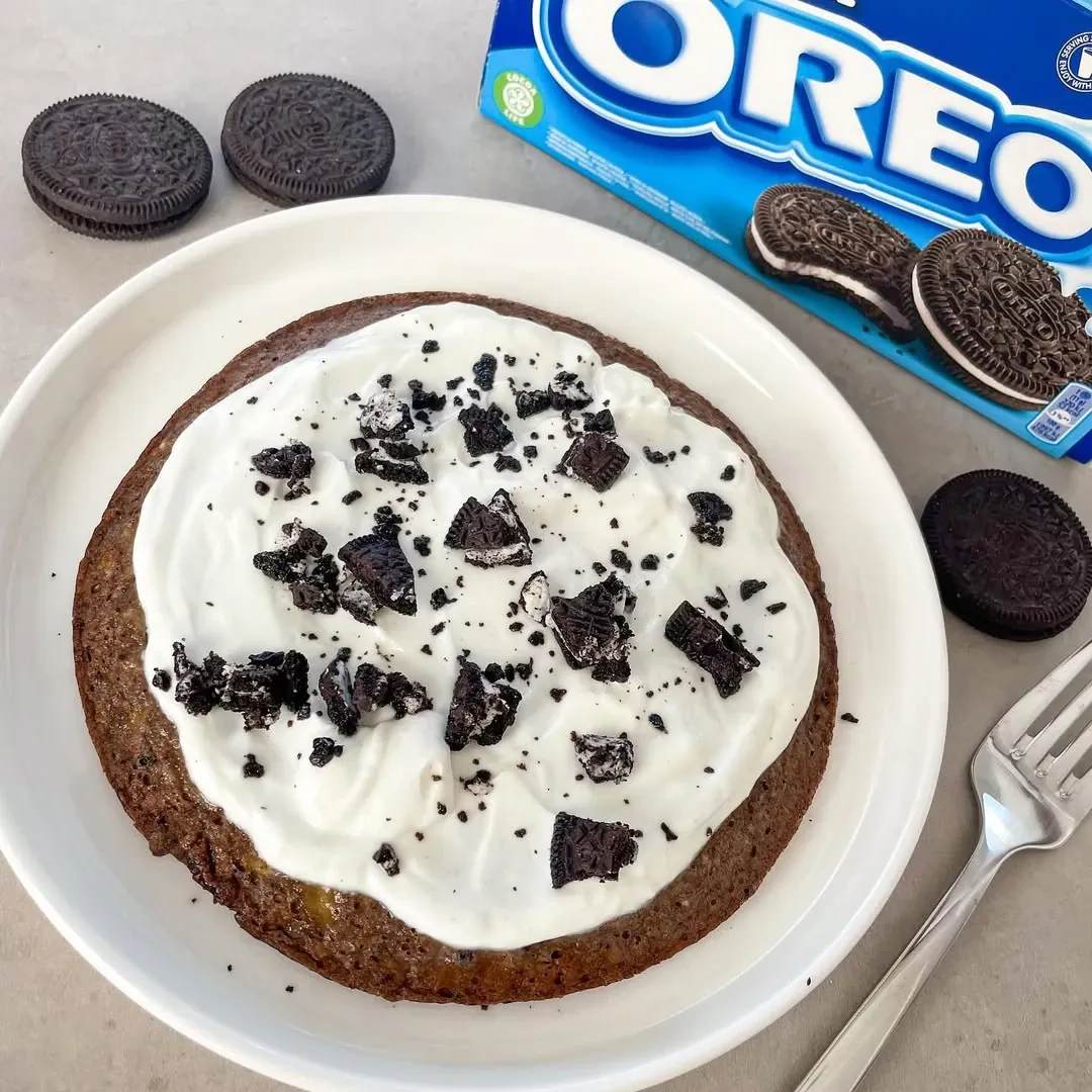 Greitas Oreo pyragas su bananu ir kakava, keptas keptuvėje