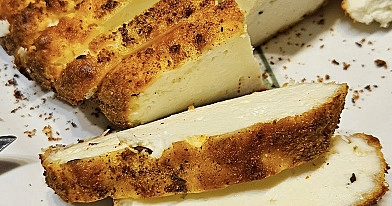 Keptas naminis varškės sūris karšto oro gruzdintuvėje