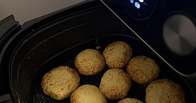 Kepti varškėčiai karšto oro gruzdintuvėje, tarsi varškės spurgos