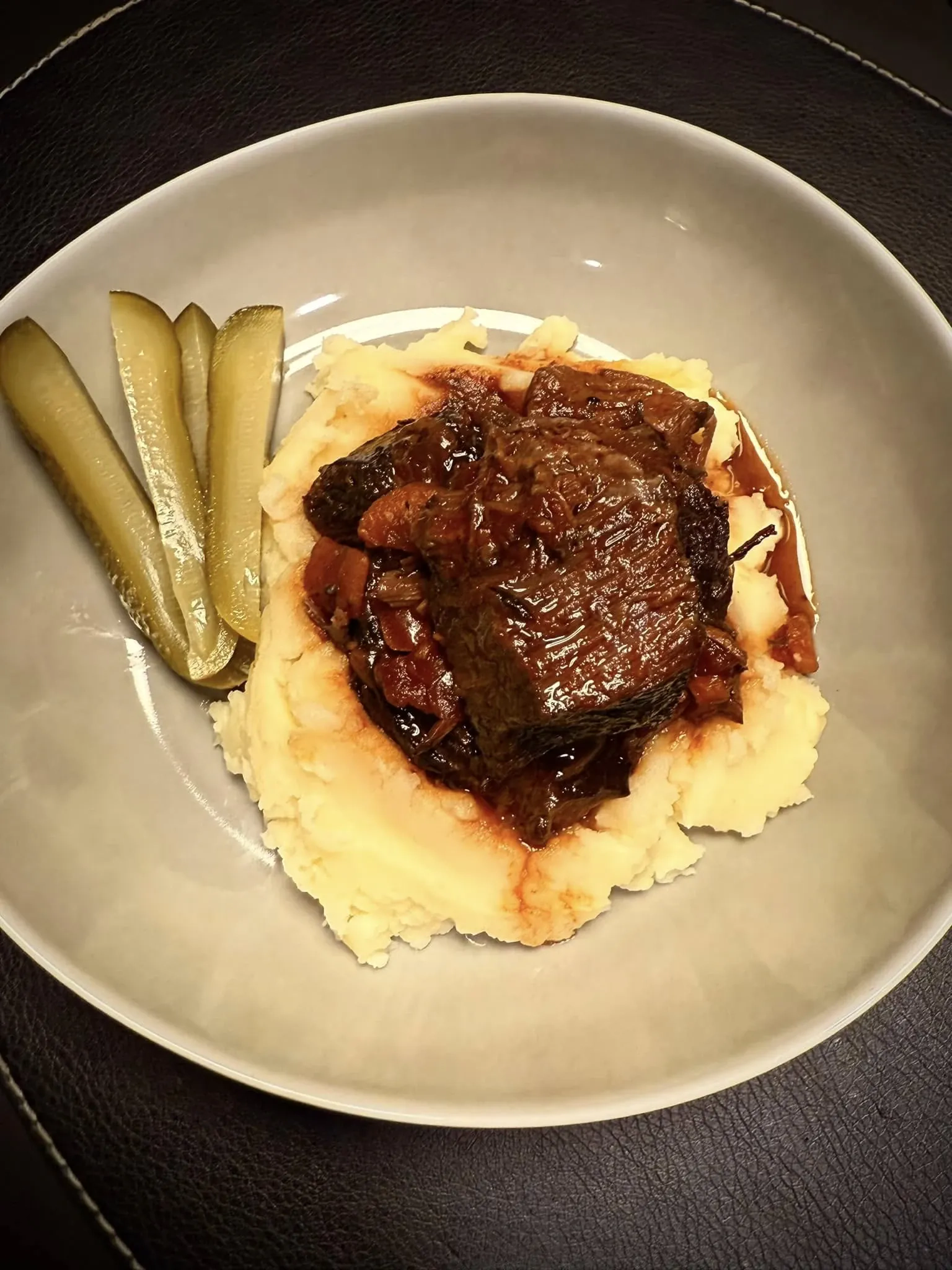 Troškinti jautienos žandai, kamado tipo grilyje