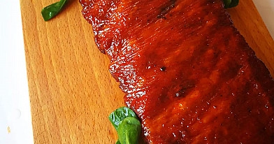 Šonkauliukai kepti folijoje, kamado tipo kepsninėje