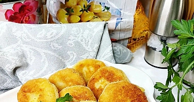 Bulvių ir cukinijų kotletai, su varške bei sūriu, kepti orkaitėje