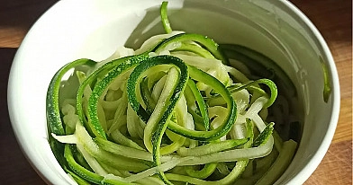 Greitai marinuotos tarkuotos cukinijos 🥒