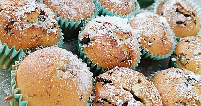 Paprasti varškės keksiukai su šokoladu