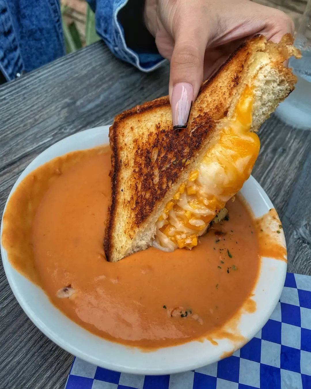 Grilled cheese sandwich - kepti batono ir sūrio sumuštiniai su kiaušiniais