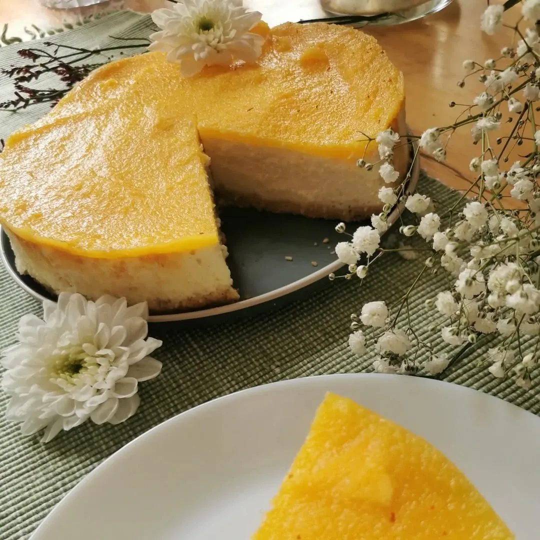 Kreminio sūrio ir mangų tortas (cheesecake)
