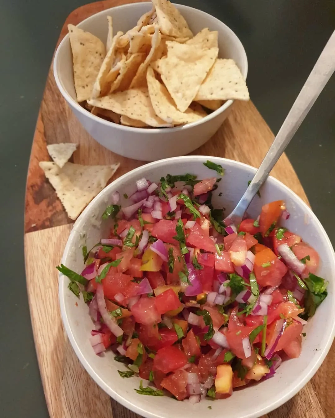 Meksikietiškos pomidorų ir paprikų salotos - Salsa "Pico de gallo"
