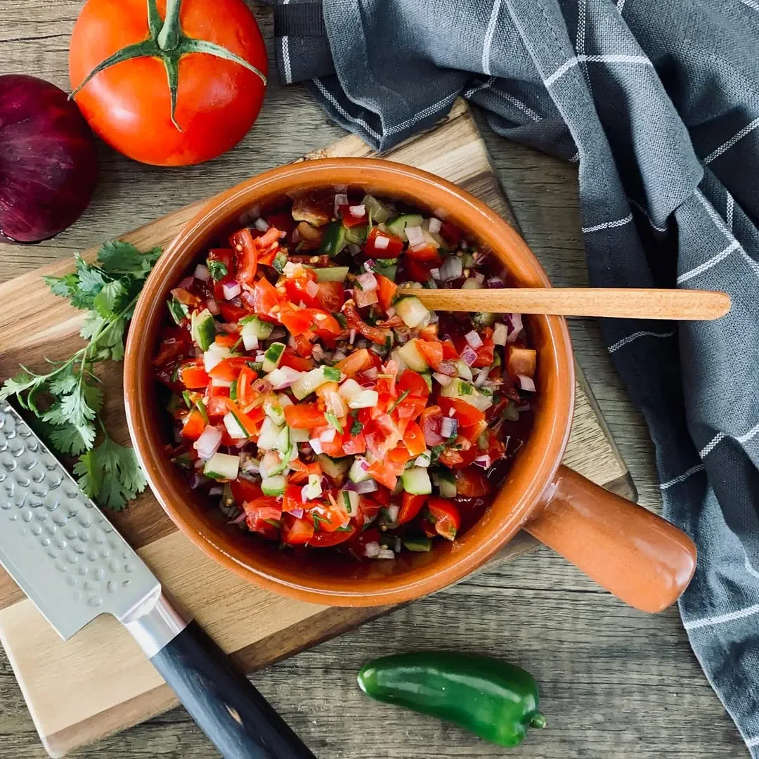 Pico de Gallo - Meksikietiškos pomidorų salotos su svogūnais ir žaliosiomis paprikomis