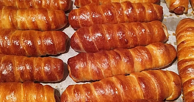 Bandelės su dešrele be mielių