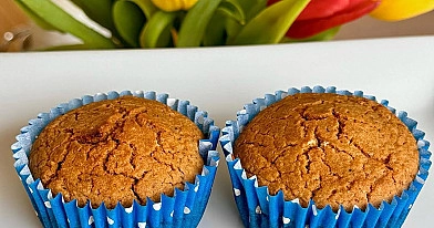 Purūs ir minkšti veganiški keksiukai su razinomis ir kokosų jogurtu