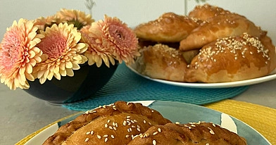 Sultingi kibinai su mėsa (tešla su grietine ir majonezu)