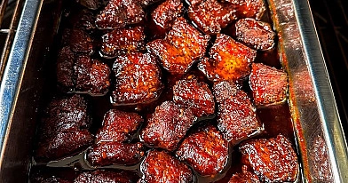 Pork belly burnt ends - šoninės kubeliai kepti kamado tipo grilyje