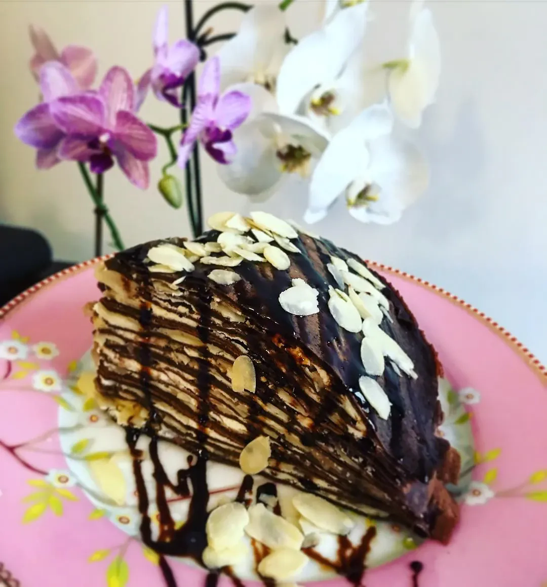 Lietinių blynų tortas su kondensuotu pienu