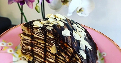 Lietinių blynų tortas su kondensuotu pienu