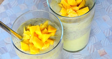 Tropinis mango glotnutis su bananu ir chia sėklomis 🥭