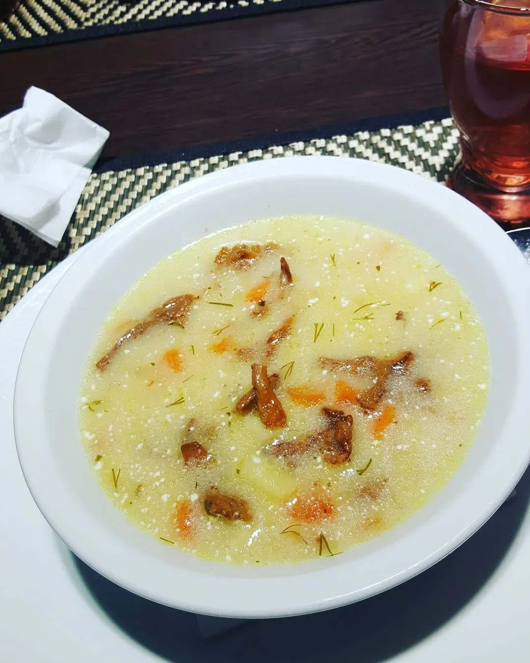Sriuba su voveraitėmis, ryžiais ir grietinėle