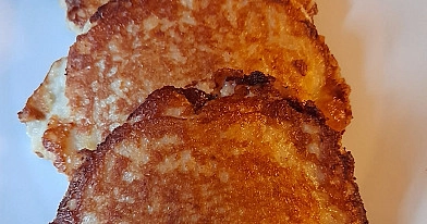 Paprasti trintų bulvių blynai su pienu