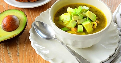 Rūgštynių sriuba su avokadu ir avinžirniais (be kiaušinių) 🥑
