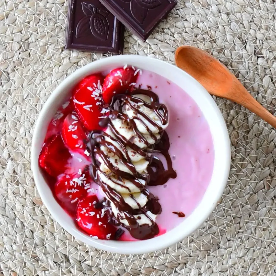 Veganiška braškinė avižinė košė su augaliniu pienu 🍓